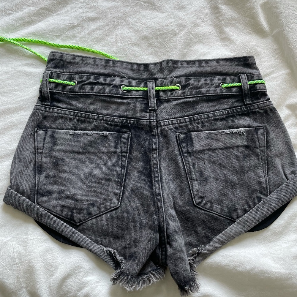 Women’s High Rise Denim Shorts (black/grey) - Picture 3 of 3